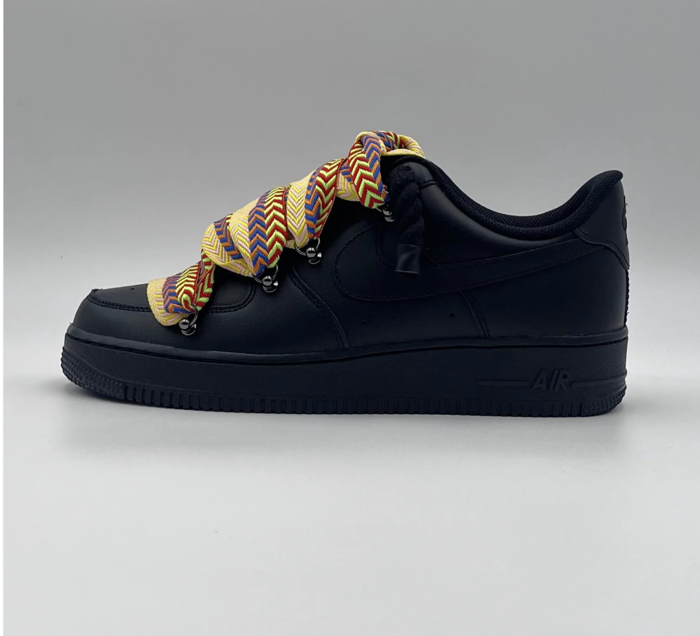 af1 negras con cordones lanvin amarillos